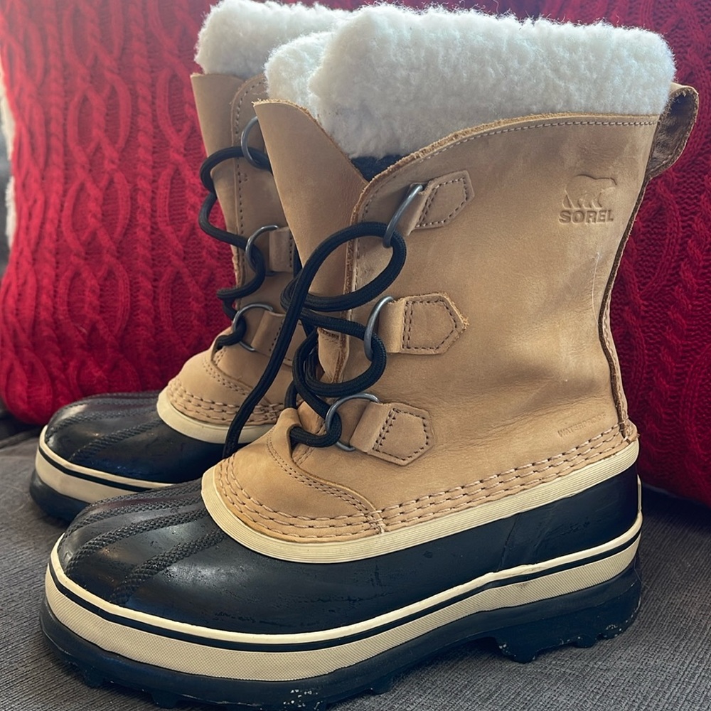 EUC Sorel boots size 3. Very warm and used only a few times.